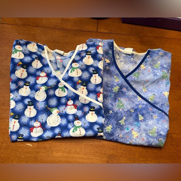 Two gently used women’s size large winter themed scrub tops - Picture 1 of 7